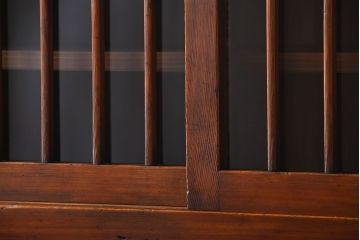 アンティーク家具　古民具・骨董　一本物　ガラス戸がモダンなアンティーク水屋箪笥(食器棚・収納棚)