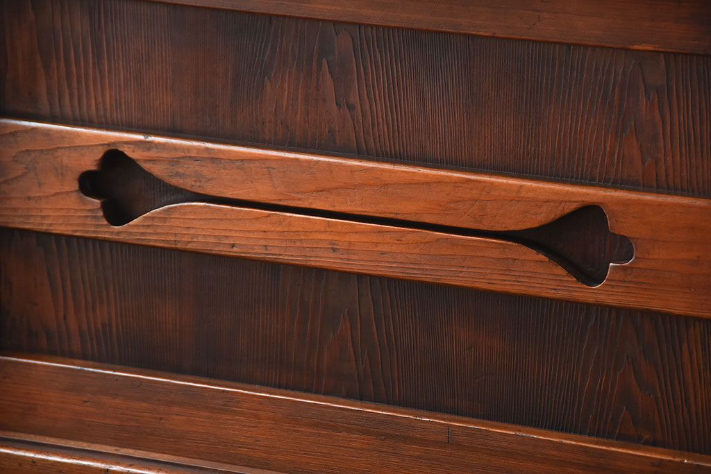 アンティーク家具　古民具・骨董　一本物　ガラス戸がモダンなアンティーク水屋箪笥(食器棚・収納棚)