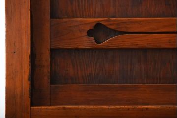 アンティーク家具　古民具・骨董　一本物　ガラス戸がモダンなアンティーク水屋箪笥(食器棚・収納棚)