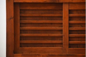 アンティーク家具　古民具・骨董　一本物　ガラス戸がモダンなアンティーク水屋箪笥(食器棚・収納棚)