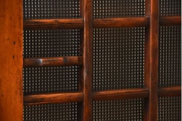 アンティーク家具　古民具・骨董　一本物　ガラス戸がモダンなアンティーク水屋箪笥(食器棚・収納棚)