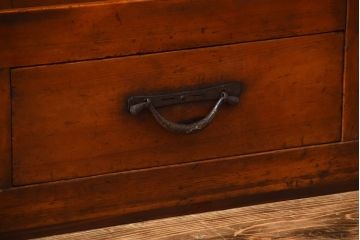 アンティーク家具　古民具・骨董　一本物　ガラス戸がモダンなアンティーク水屋箪笥(食器棚・収納棚)