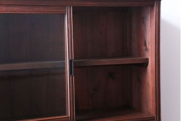 アンティーク家具　和製アンティーク　18杯の小引き出しが便利なガラス戸棚