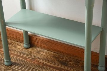 アンティーク家具　アンティーク　爽やかなペイントの縦長ガラスケース(ケビント)