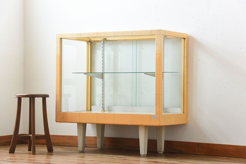 レトロ家具　昭和レトロ　かわいらしい見た目のセキスイファッションケース(ガラスケース)