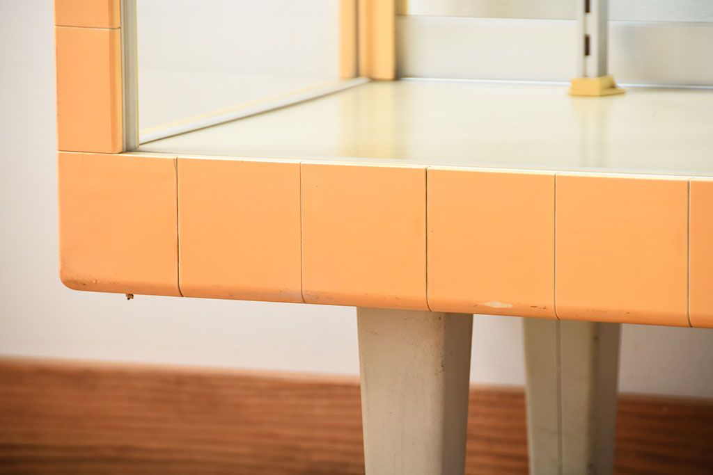 レトロ家具　昭和レトロ　かわいらしい見た目のセキスイファッションケース(ガラスケース)