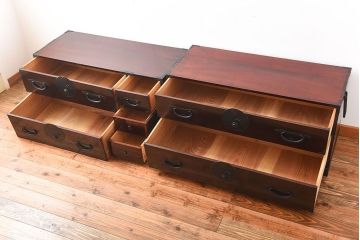 アンティーク家具　古民具・骨董　前面栗材!大きな丸金具付き重ね箪笥