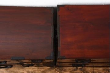 アンティーク家具　古民具・骨董　前面栗材!大きな丸金具付き重ね箪笥