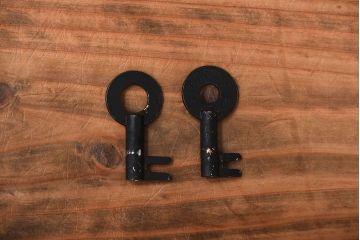 アンティーク家具　古民具・骨董　前面栗材!大きな丸金具付き重ね箪笥