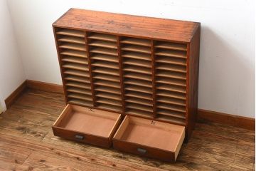 レトロ家具　昭和レトロ　古い木製の引き出し付きアンティーク書類棚(カルテケース)