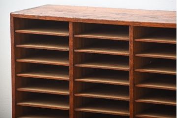 レトロ家具　昭和レトロ　古い木製の引き出し付きアンティーク書類棚(カルテケース)