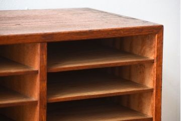 レトロ家具　昭和レトロ　古い木製の引き出し付きアンティーク書類棚(カルテケース)