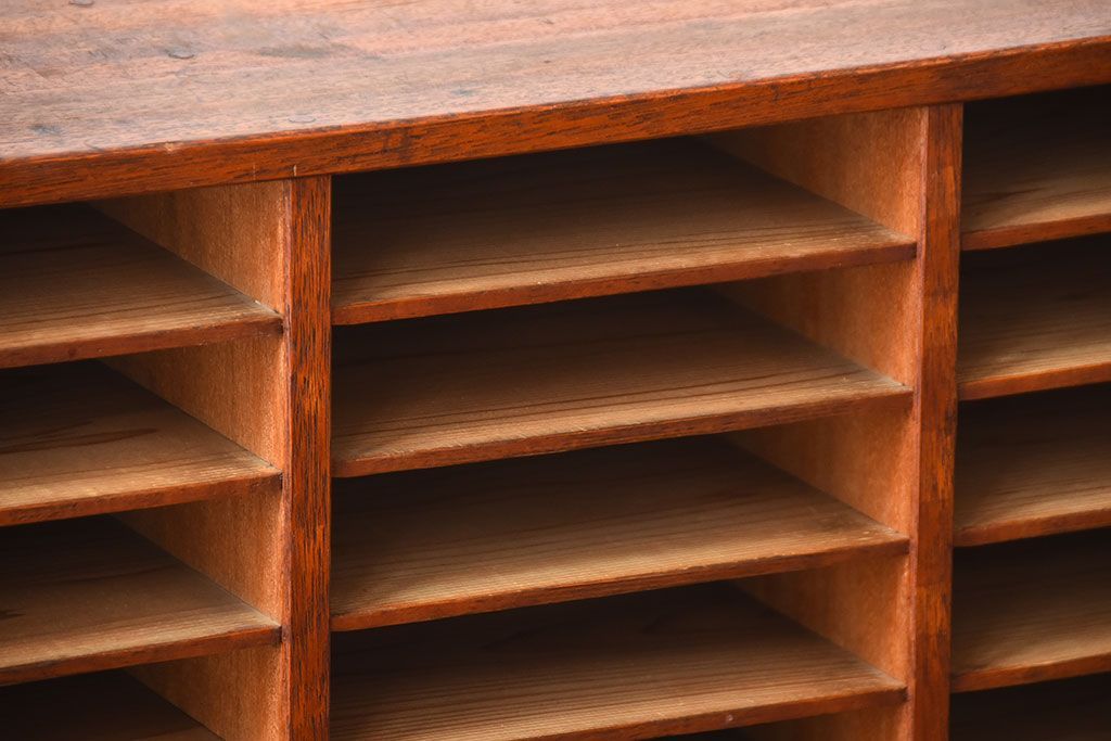 レトロ家具　昭和レトロ　古い木製の引き出し付きアンティーク書類棚(カルテケース)