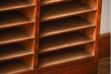 レトロ家具　昭和レトロ　古い木製の引き出し付きアンティーク書類棚(カルテケース)