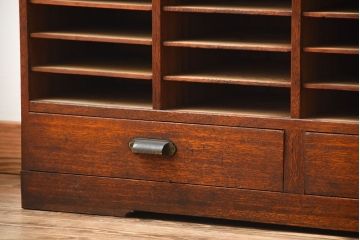 レトロ家具　昭和レトロ　古い木製の引き出し付きアンティーク書類棚(カルテケース)