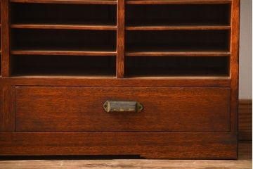 レトロ家具　昭和レトロ　古い木製の引き出し付きアンティーク書類棚(カルテケース)