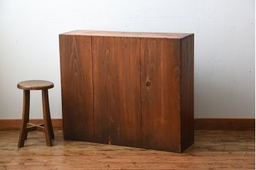 レトロ家具　昭和レトロ　古い木製の引き出し付きアンティーク書類棚(カルテケース)
