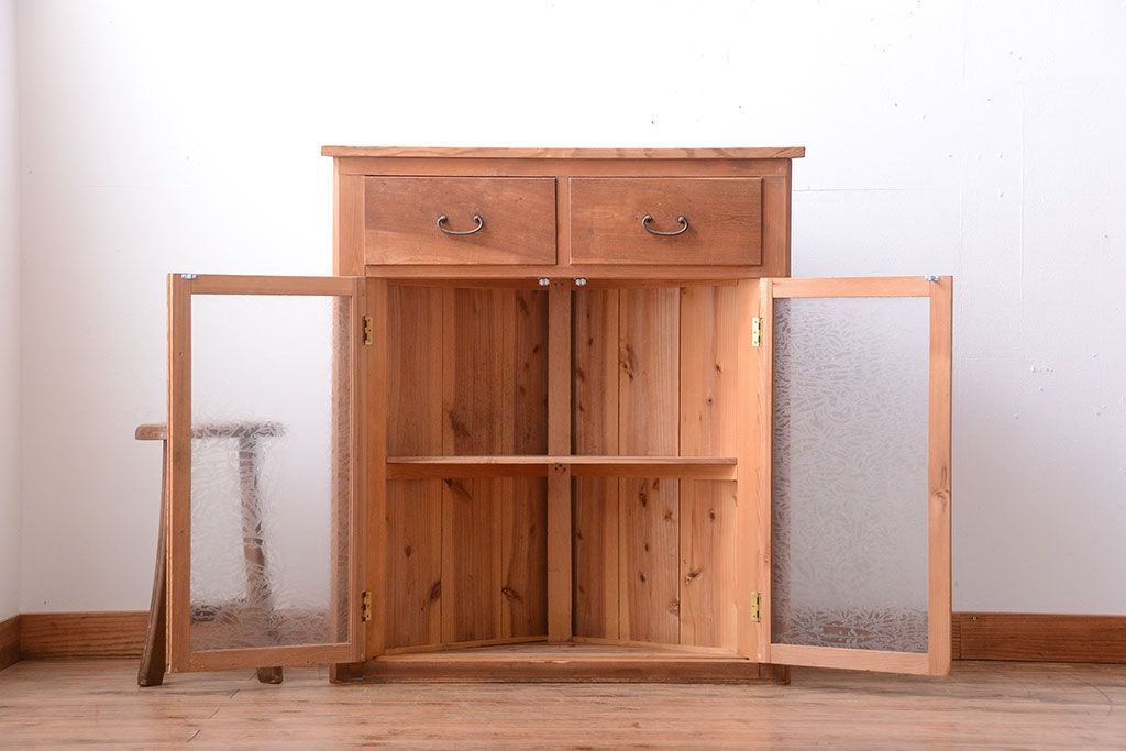 アンティーク家具　和製アンティーク　結霜ガラス入り!古い木製のコーナーキャビネット