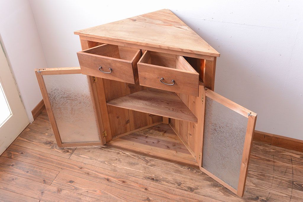 アンティーク家具　和製アンティーク　結霜ガラス入り!古い木製のコーナーキャビネット