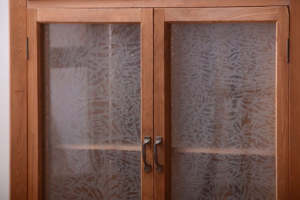 アンティーク家具　和製アンティーク　結霜ガラス入り!古い木製のコーナーキャビネット