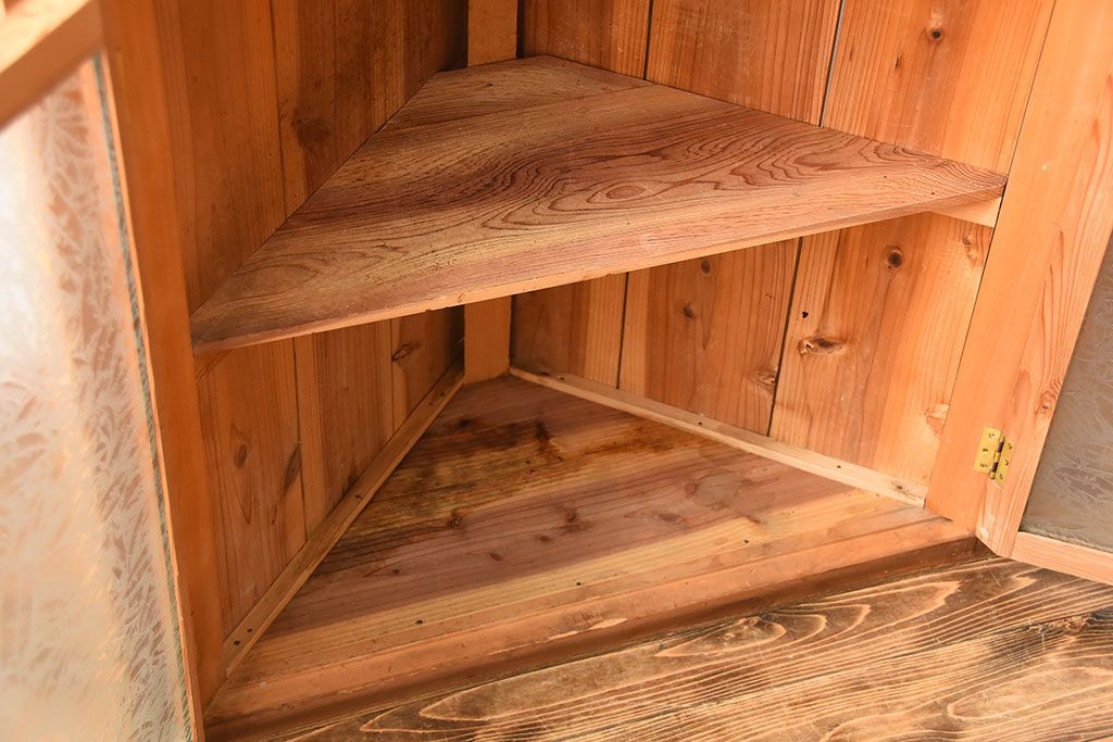 アンティーク家具　和製アンティーク　結霜ガラス入り!古い木製のコーナーキャビネット