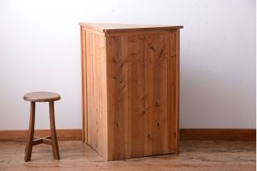 アンティーク家具　和製アンティーク　結霜ガラス入り!古い木製のコーナーキャビネット