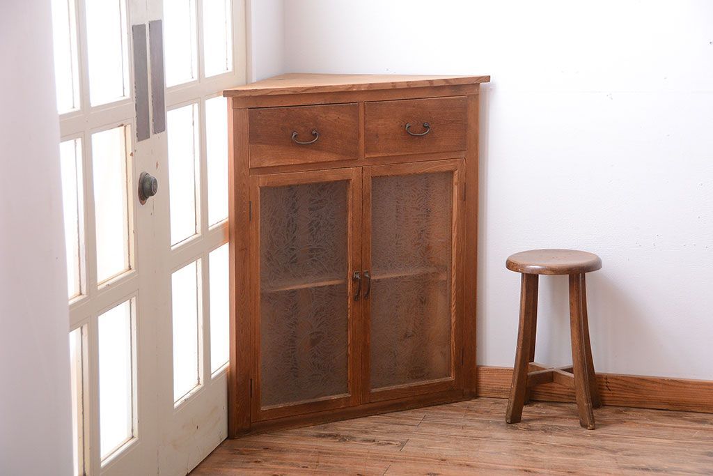 アンティーク家具　和製アンティーク　結霜ガラス入り!古い木製のコーナーキャビネット