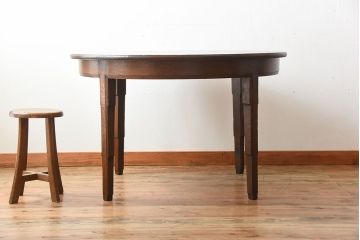 ヴィンテージ家具　イギリスビンテージ　おしゃれなオーク材のラウンドダイニングテーブル