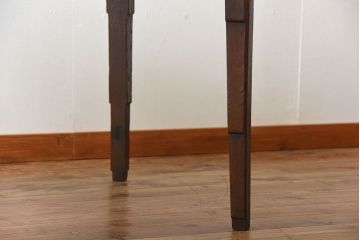 ヴィンテージ家具　イギリスビンテージ　おしゃれなオーク材のラウンドダイニングテーブル