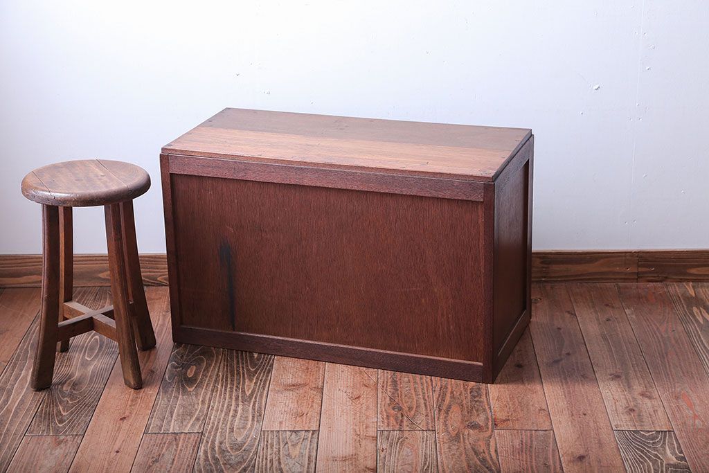 アンティーク家具　和製アンティーク　シンプルな古い木の飾り棚