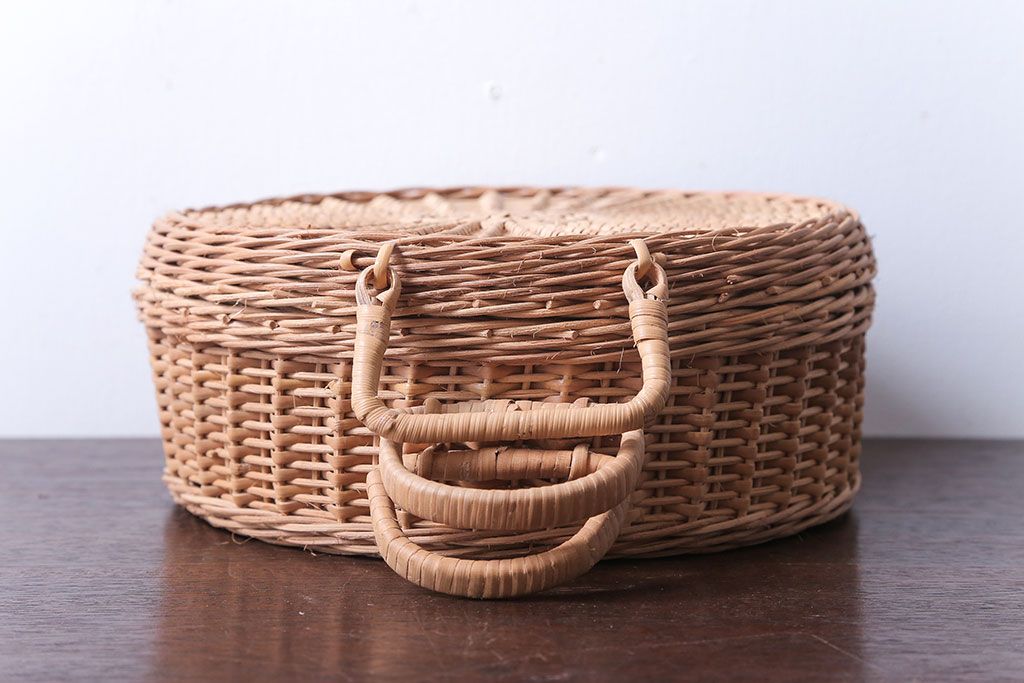 アンティーク雑貨　和製アンティーク　丸型が珍しいバスケット