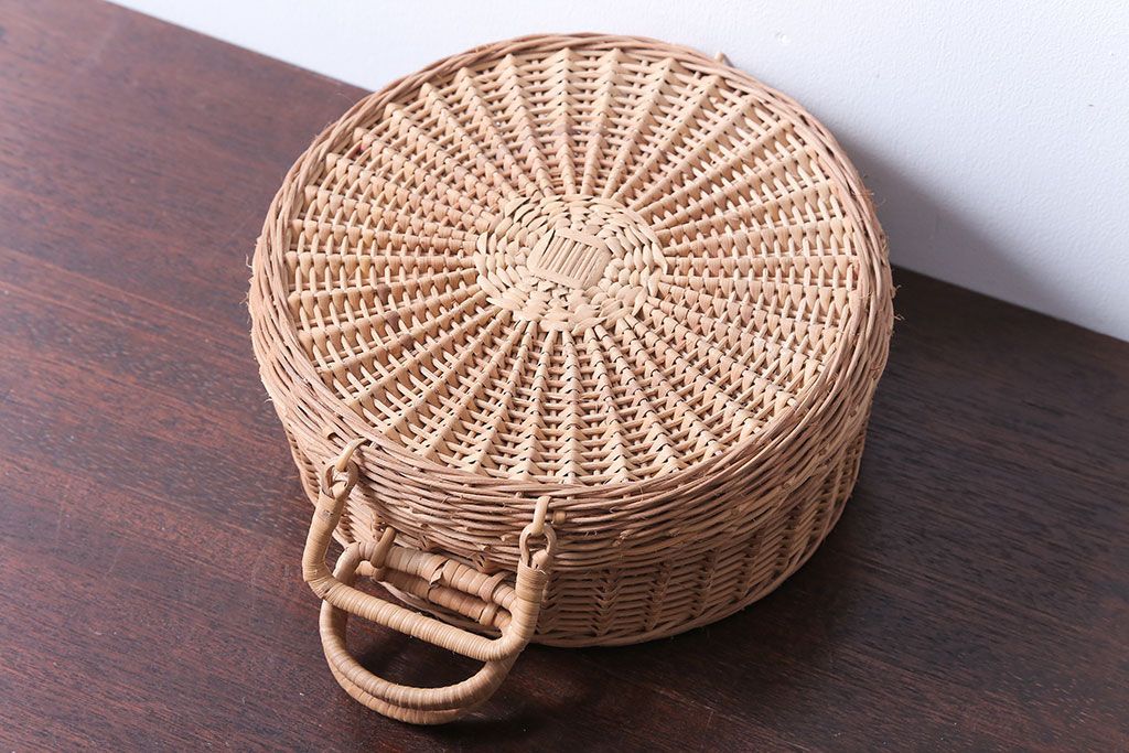 アンティーク雑貨　和製アンティーク　丸型が珍しいバスケット