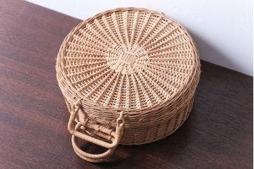 アンティーク雑貨　和製アンティーク　丸型が珍しいバスケット