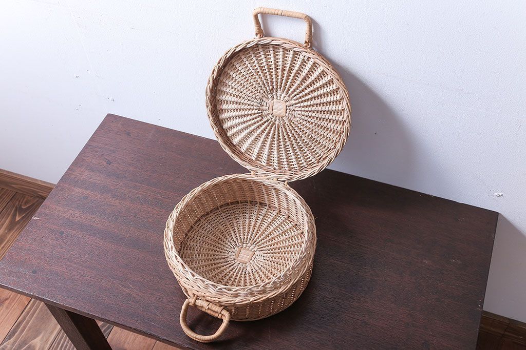 アンティーク雑貨　和製アンティーク　丸型が珍しいバスケット
