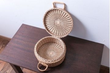 アンティーク雑貨　和製アンティーク　丸型が珍しいバスケット