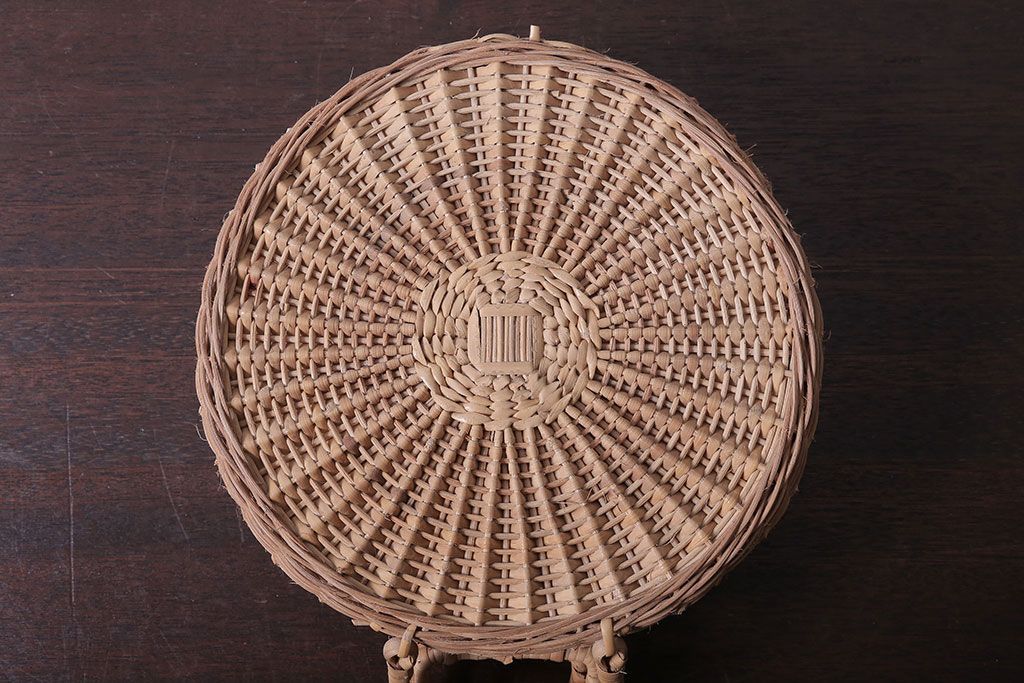 アンティーク雑貨　和製アンティーク　丸型が珍しいバスケット