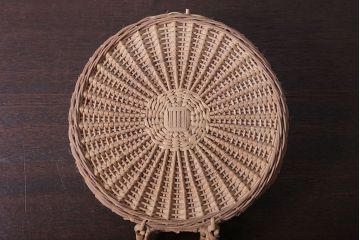 アンティーク雑貨　和製アンティーク　丸型が珍しいバスケット