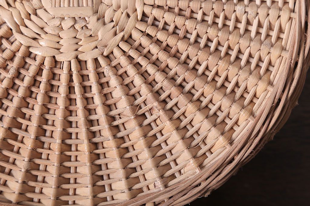 アンティーク雑貨　和製アンティーク　丸型が珍しいバスケット