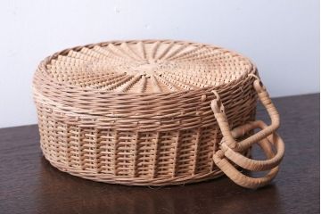 アンティーク雑貨　和製アンティーク　丸型が珍しいバスケット
