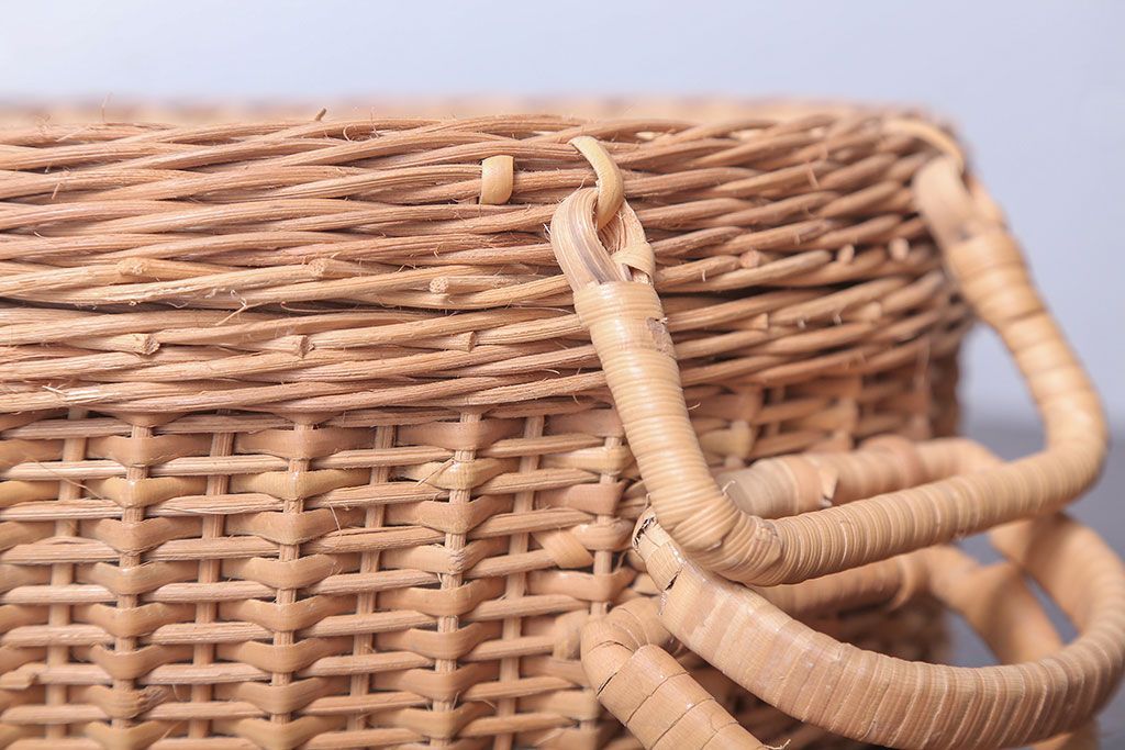 アンティーク雑貨　和製アンティーク　丸型が珍しいバスケット