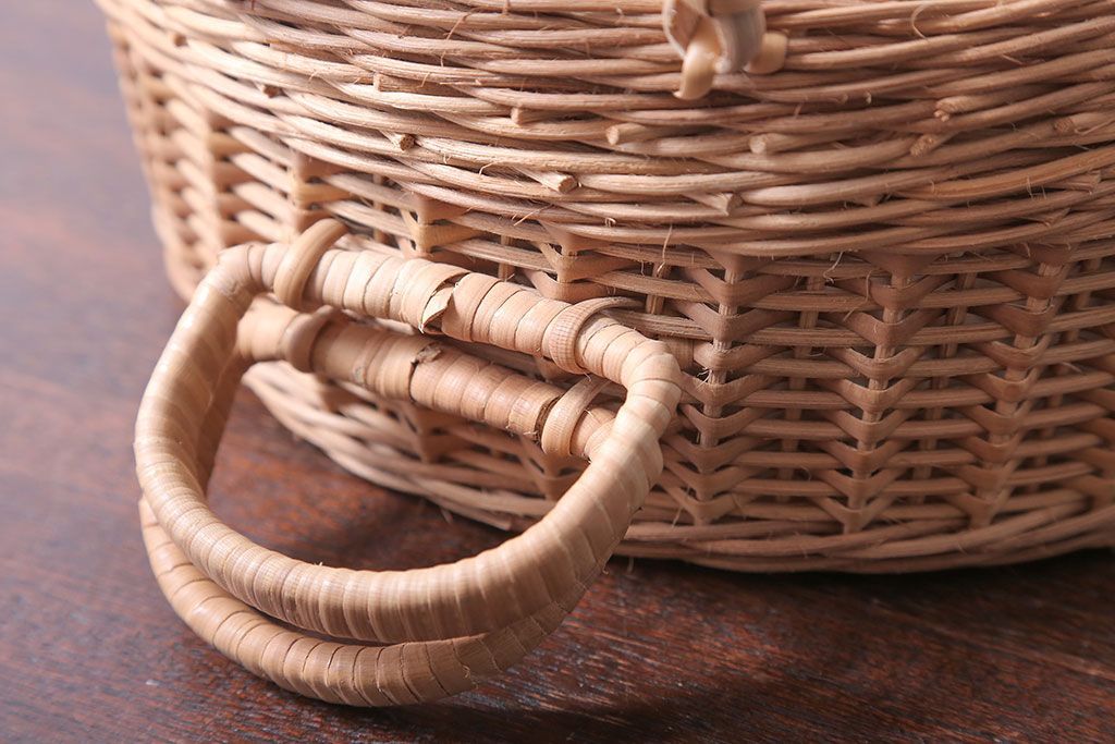 アンティーク雑貨　和製アンティーク　丸型が珍しいバスケット