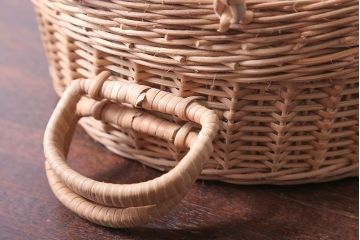 アンティーク雑貨　和製アンティーク　丸型が珍しいバスケット