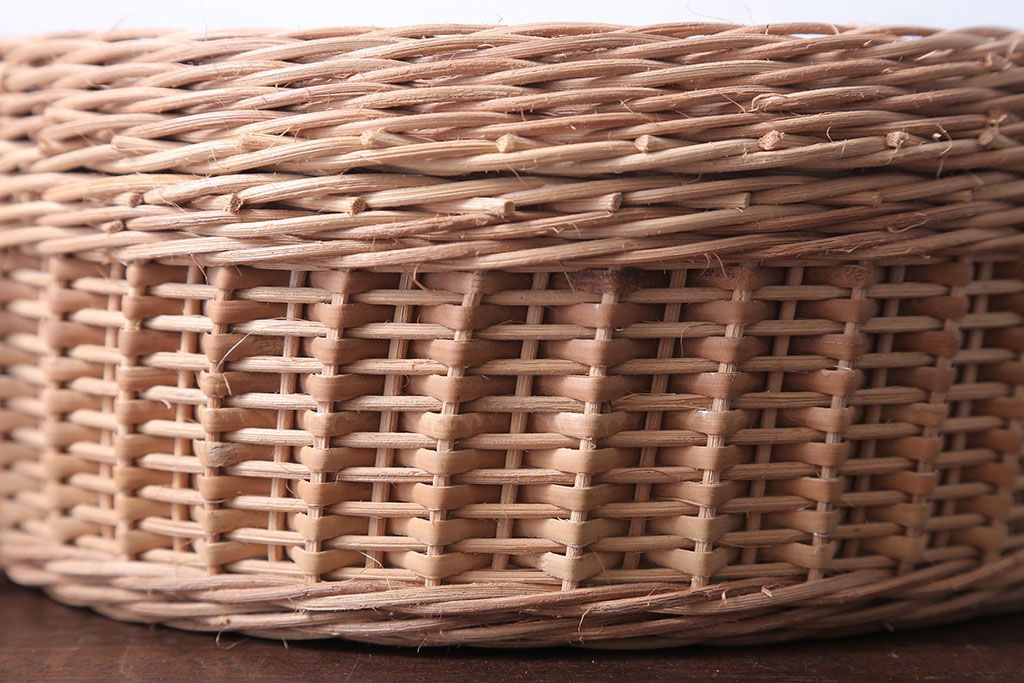 アンティーク雑貨　和製アンティーク　丸型が珍しいバスケット