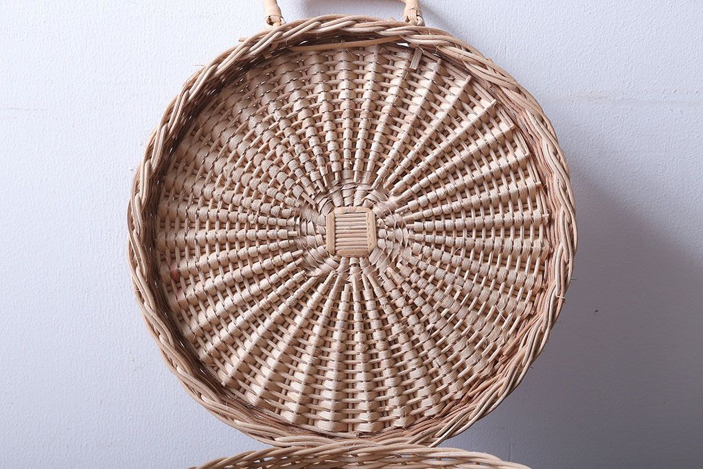 アンティーク雑貨　和製アンティーク　丸型が珍しいバスケット