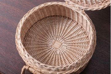 アンティーク雑貨　和製アンティーク　丸型が珍しいバスケット