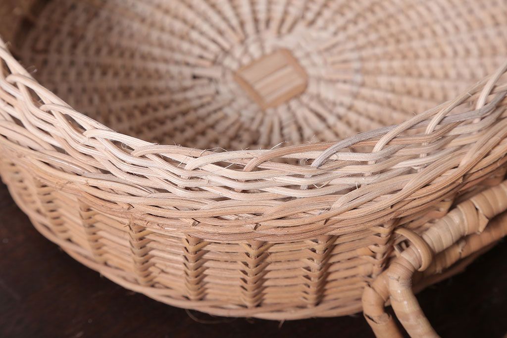 アンティーク雑貨　和製アンティーク　丸型が珍しいバスケット