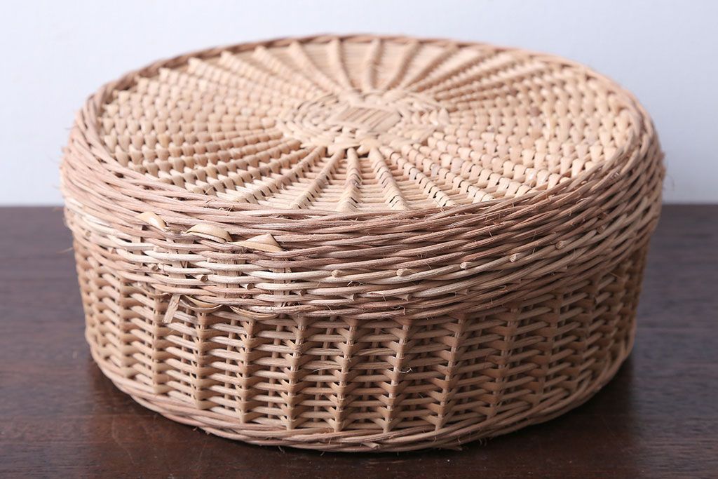 アンティーク雑貨　和製アンティーク　丸型が珍しいバスケット