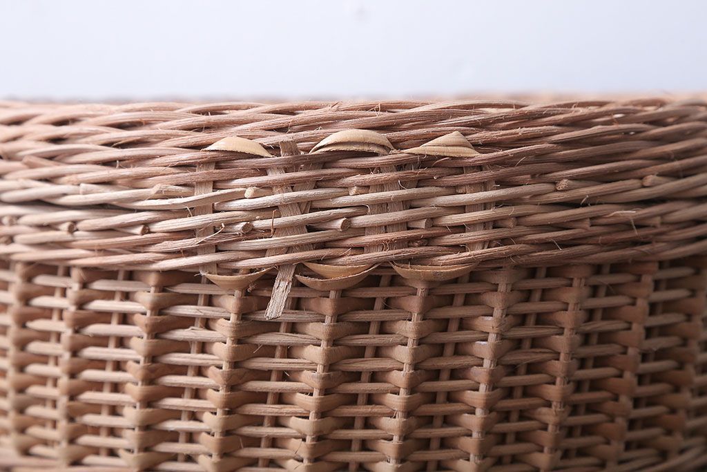 アンティーク雑貨　和製アンティーク　丸型が珍しいバスケット