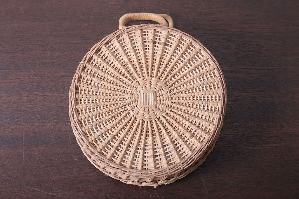アンティーク雑貨　和製アンティーク　丸型が珍しいバスケット