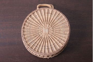 アンティーク雑貨　和製アンティーク　丸型が珍しいバスケット